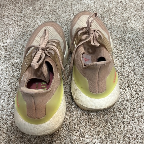 Women’s adidas tennis shoes size 8 - Picture 2 of 3